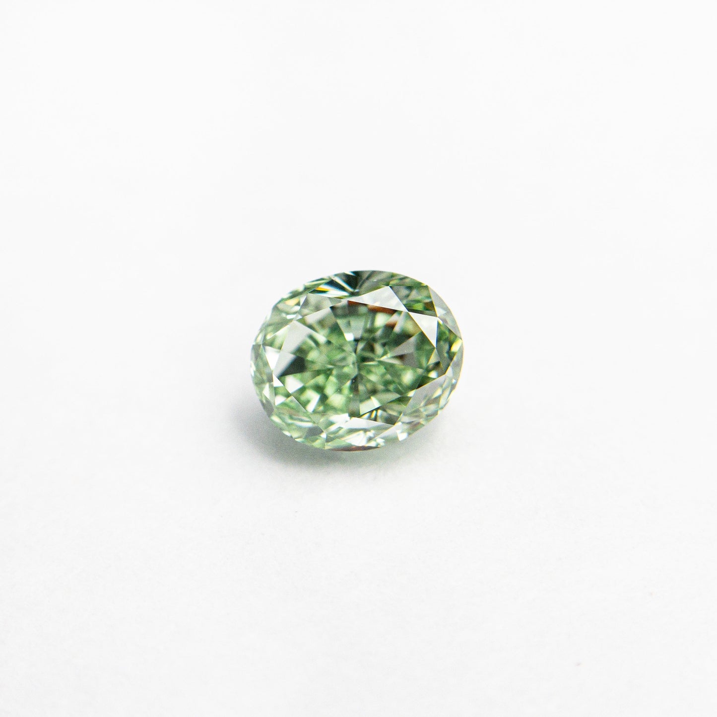 0.46ct 4.71x3.96x2.93mm GIA VS2 ファンシー ビビッド グリーン オーバル ブリリアント 24135-01