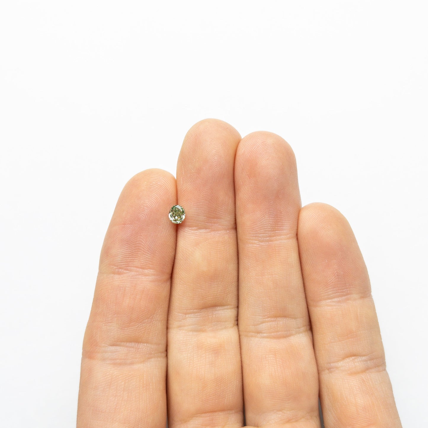 0.46ct 4.71x3.96x2.93mm GIA VS2 ファンシー ビビッド グリーン オーバル ブリリアント 24135-01