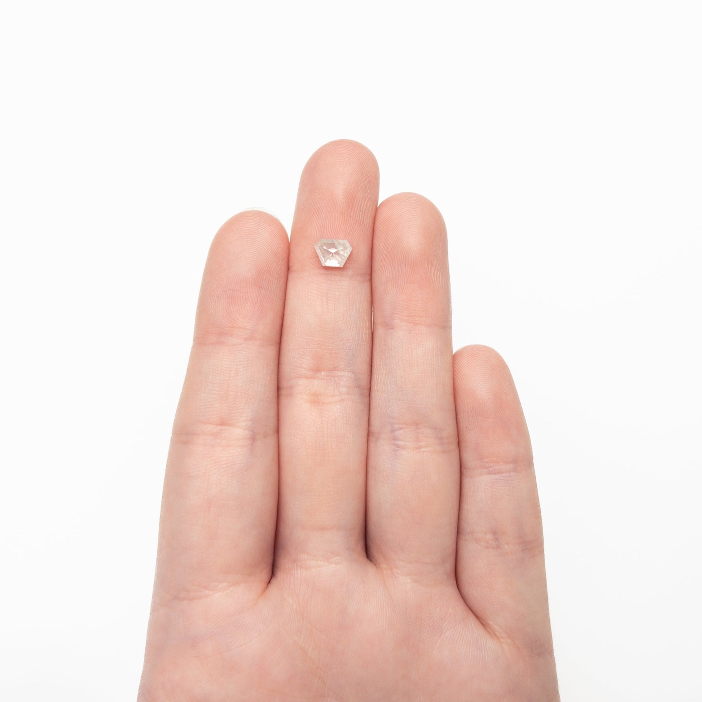 0.86ct 4.81x6.93x2.89mm 台形ローズカット 18751-01