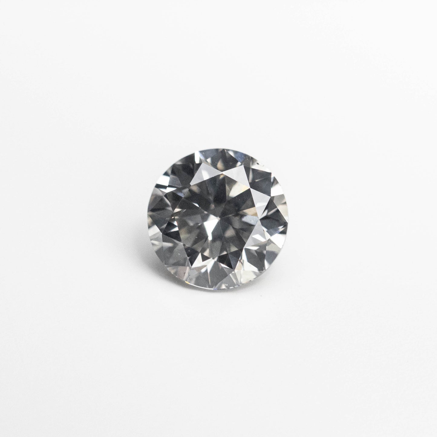 0.51ct 5.00x4.94x3.15mm ファンシーグレー ラウンドブリリアント 18968-11