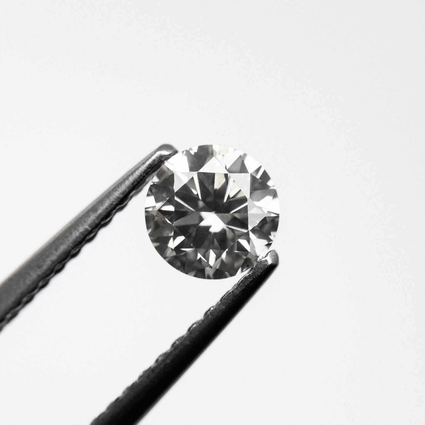 0.51ct 5.00x4.94x3.15mm ファンシーグレー ラウンドブリリアント 18968-11
