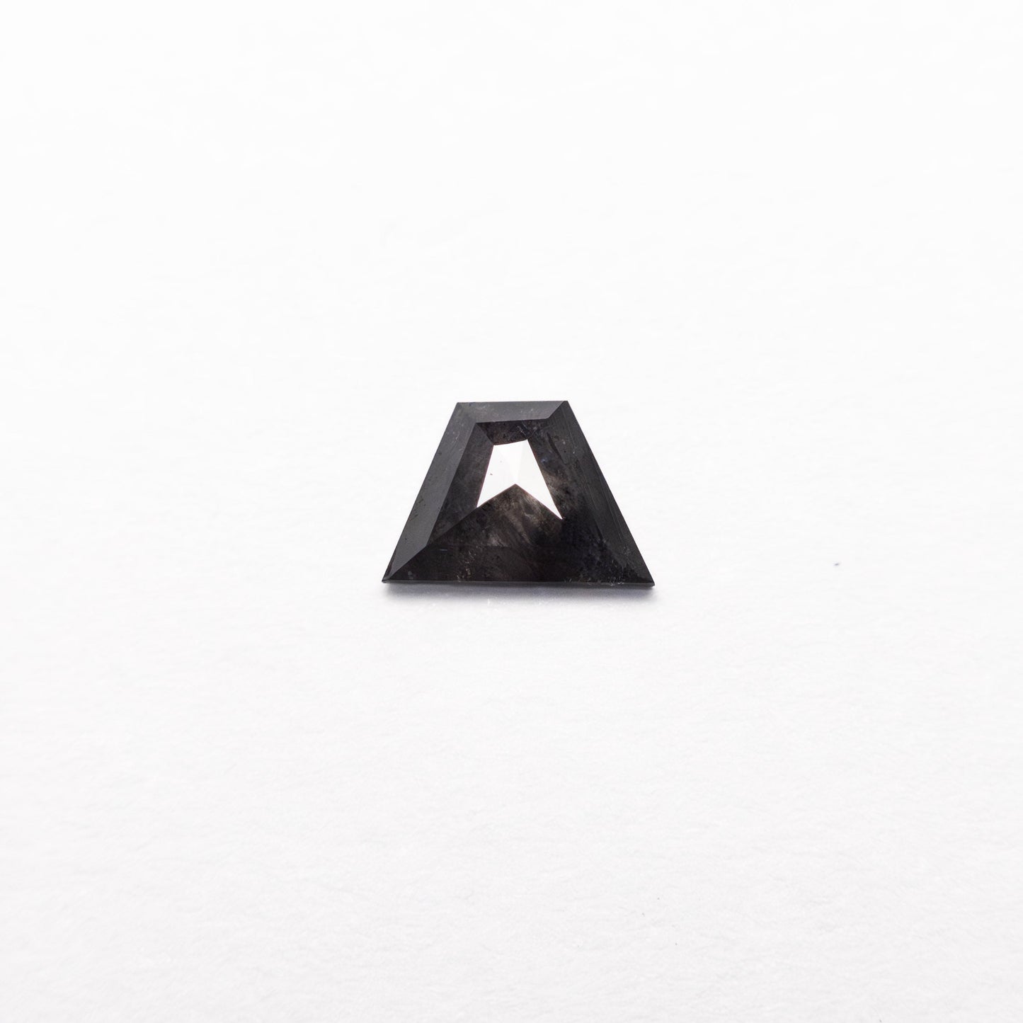 0.13カラット 2.92x4.20x1.19mm 台形ローズカット 19043-01