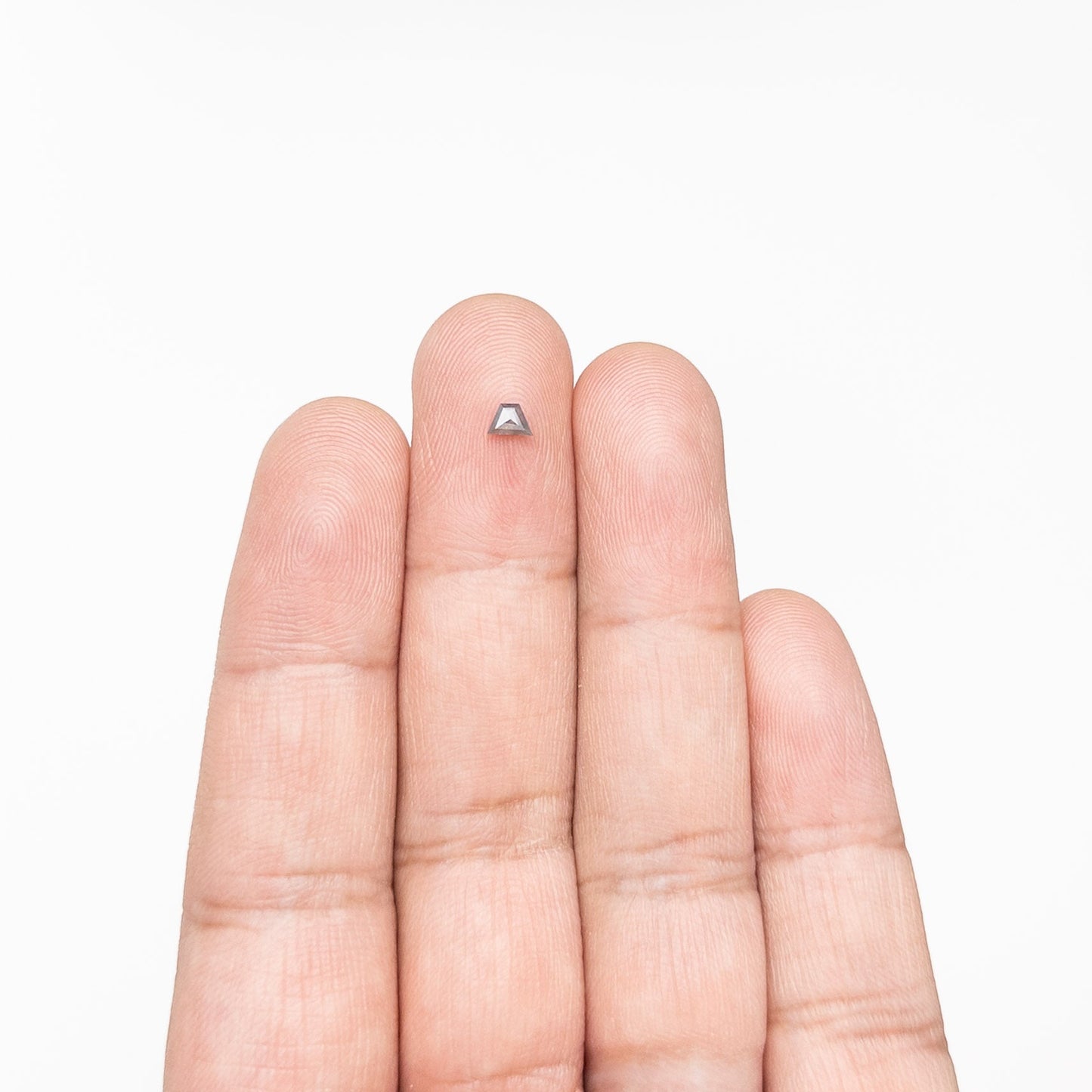 0.13カラット 2.92x4.20x1.19mm 台形ローズカット 19043-01