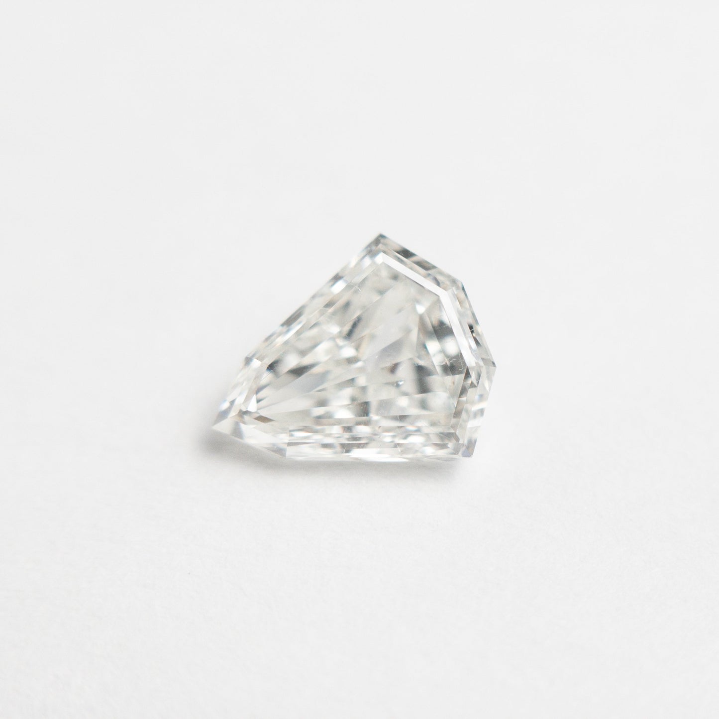 1.09ct 7.76x6.65x3.18mm SI2 H シールド ステップカット 19492-01