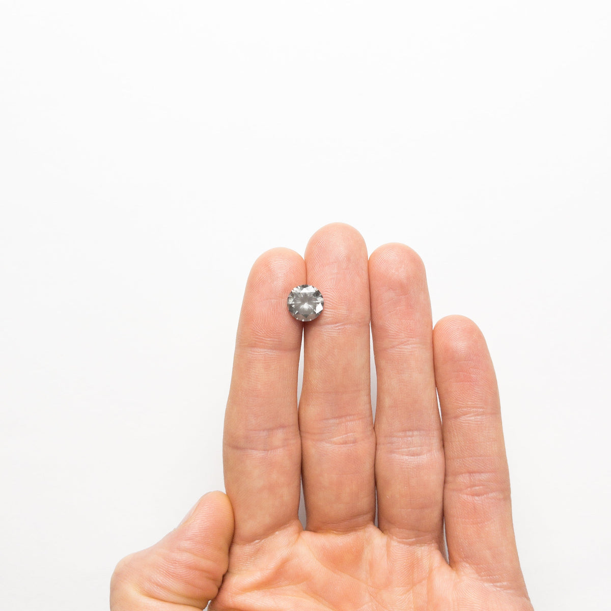 3.05ct 9.27x9.26x5.69mm ファンシーグレー ラウンドブリリアント 19552-01