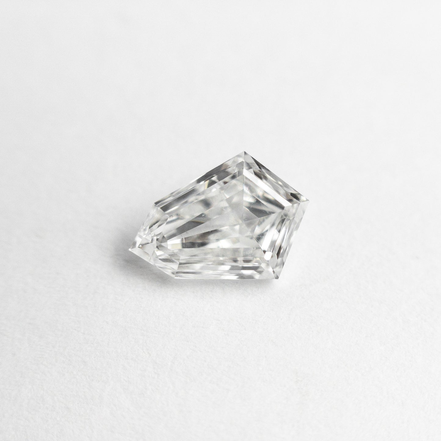 0.81ct 7.96x5.64x2.69mm SI1 F カイト ステップ カット 19649-01