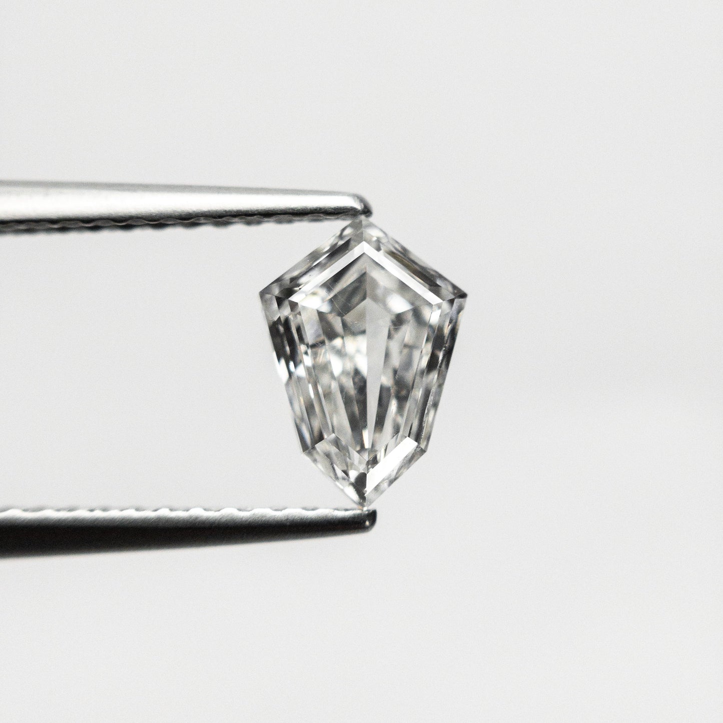0.81ct 7.96x5.64x2.69mm SI1 F カイト ステップ カット 19649-01