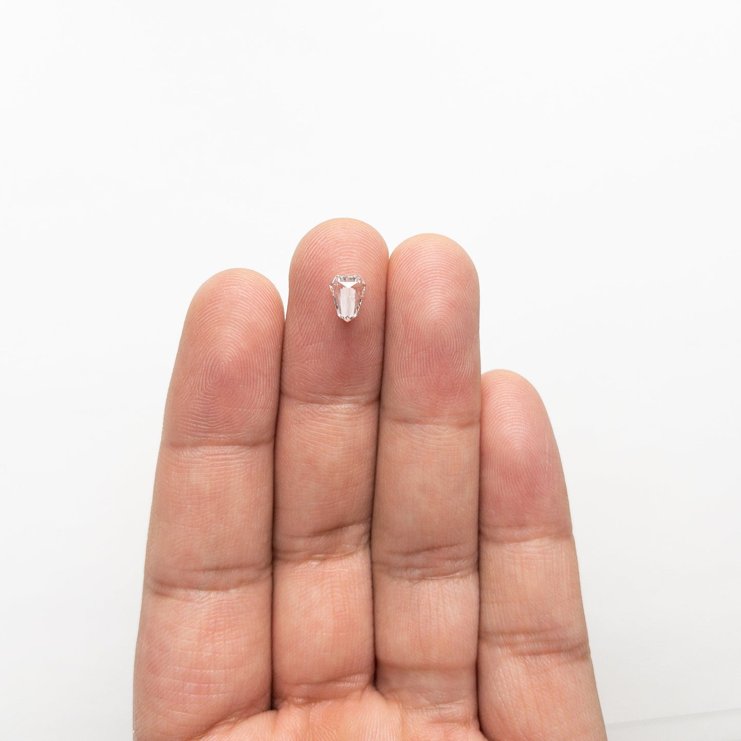 0.43ct 6.63x5.17x1.84mm VVS G シールド ステップカット 19655-01