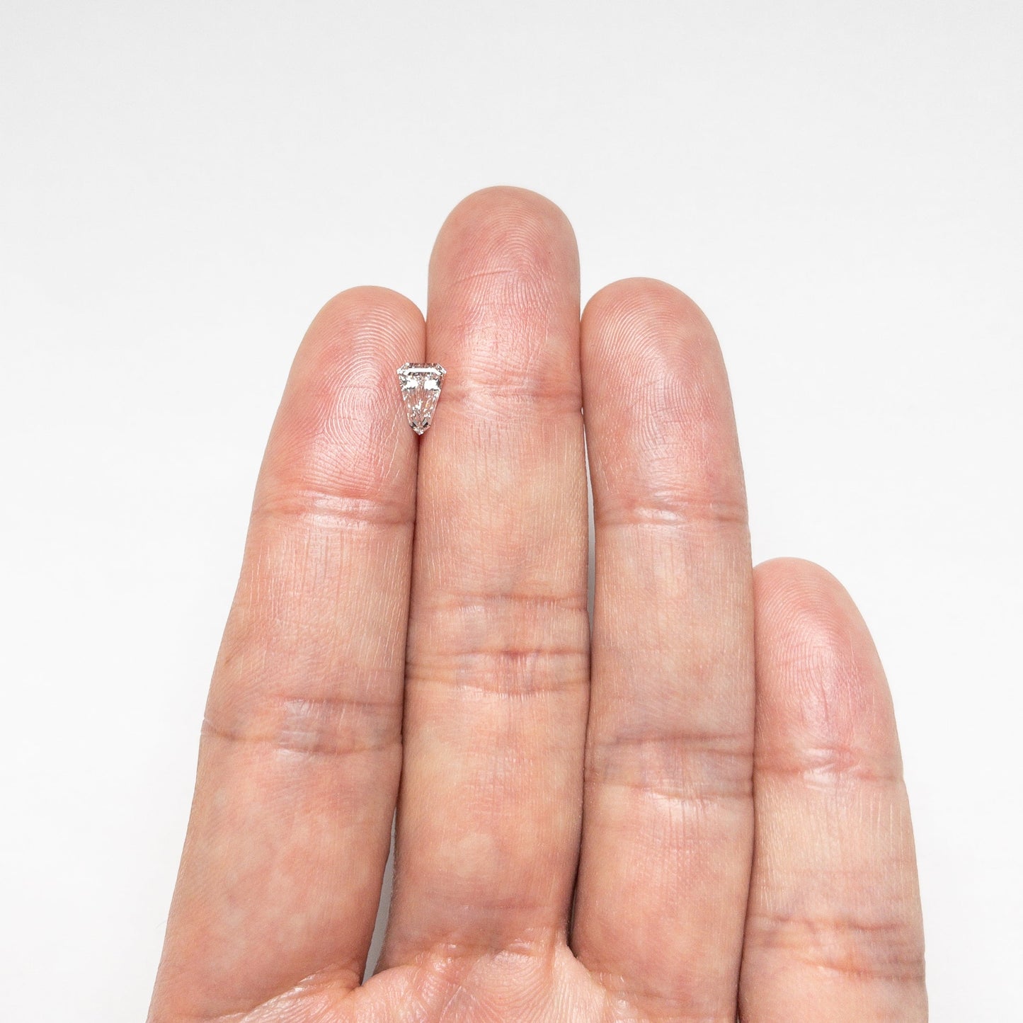0.55ct 7.13x4.85x2.66mm VS2 F シールド ステップカット 19677-03