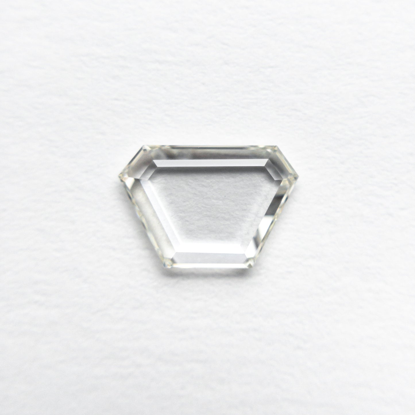 0.70ct 8.03x5.43x1.51mm VVS2 J 台形 ポートレート カット 19854-23