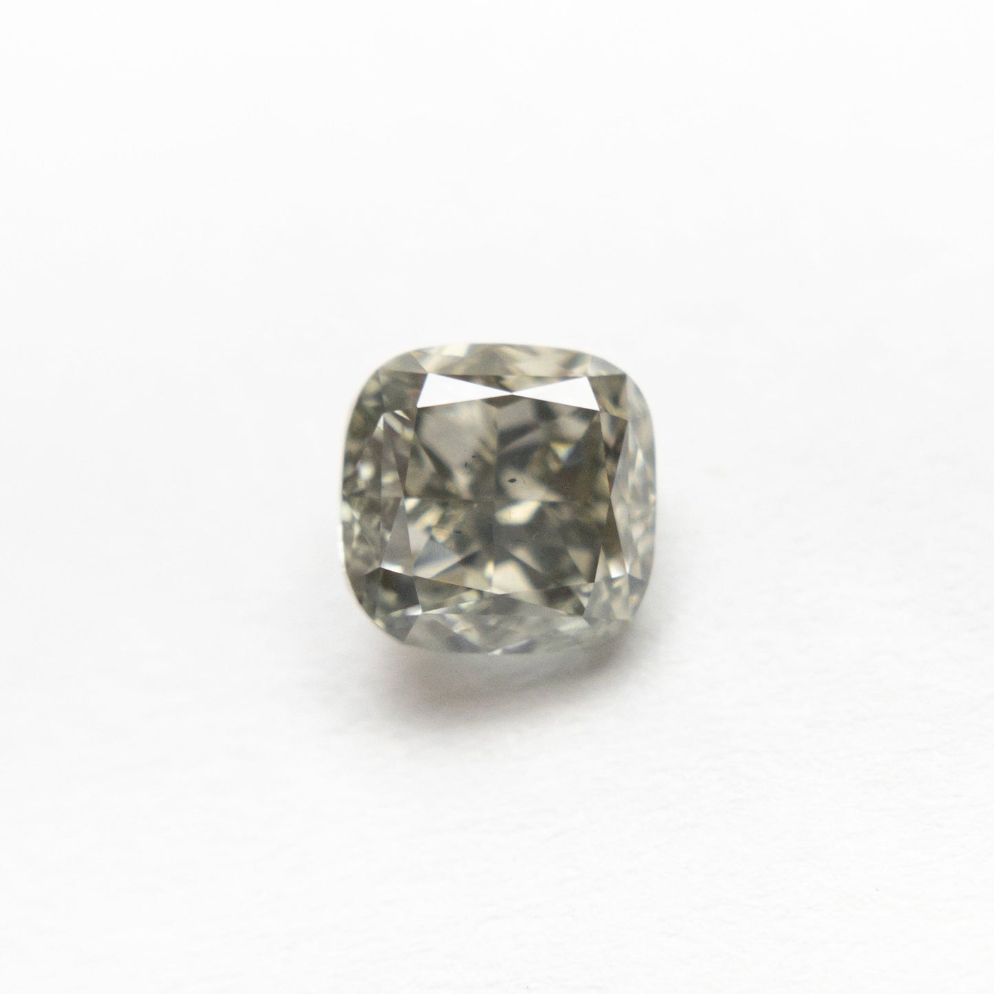 1.10ct 5.60x5.49x3.71mm ファンシー グレー クッション ブリリアント 19913-09