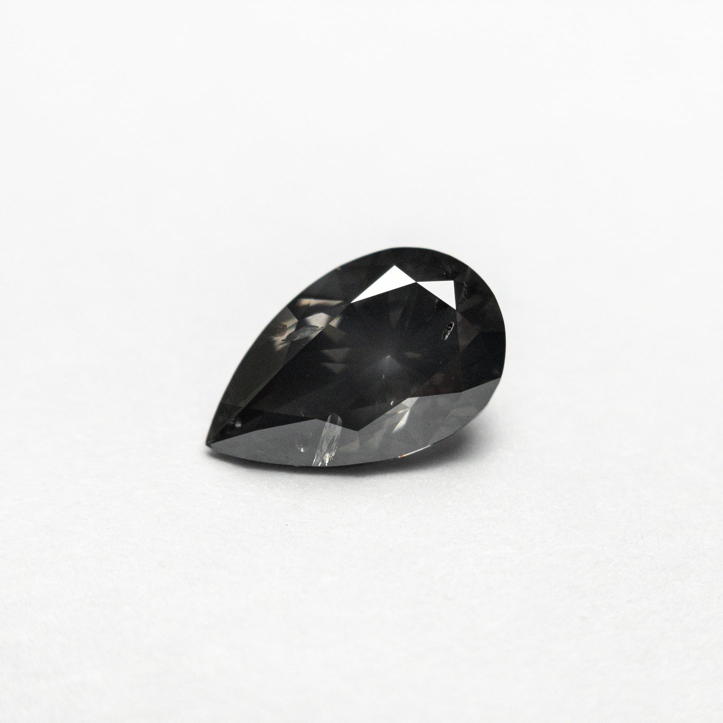 1.03ct 8.71x5.43x3.57mm ファンシー ダーク グレー ペア ブリリアント 19913-16