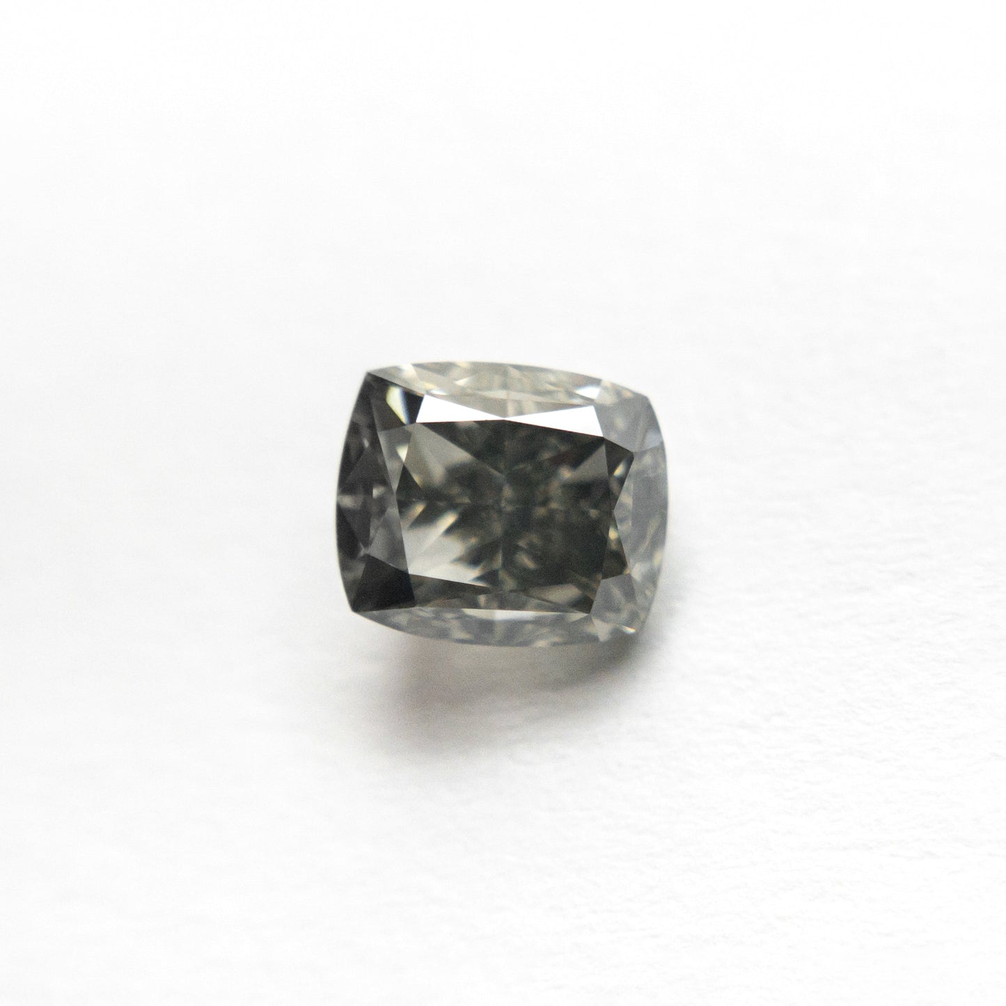 1.00ct 5.75x4.87x3.79mm ファンシー グレー クッション ブリリアント 19913-21