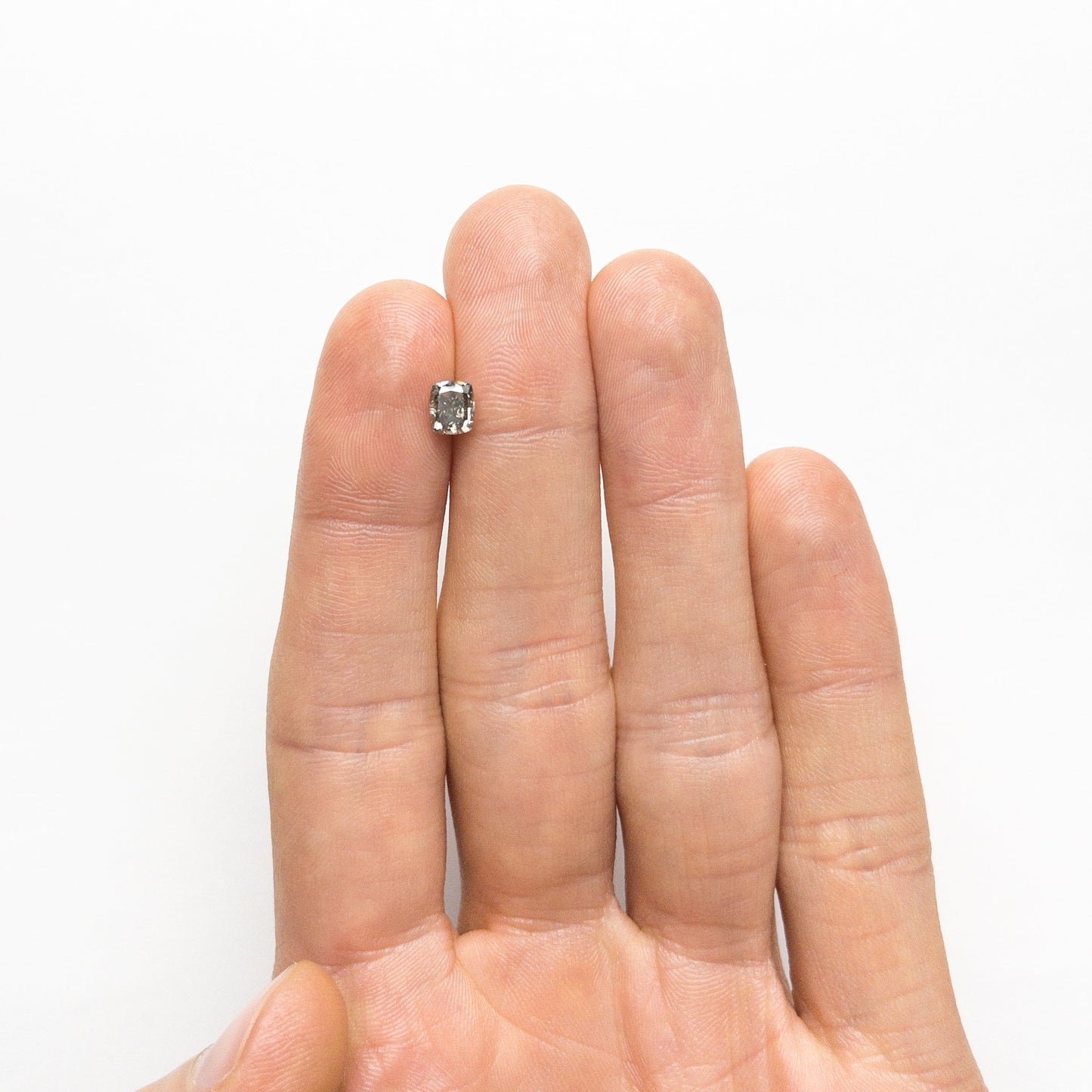 1.00ct 5.75x4.87x3.79mm ファンシー グレー クッション ブリリアント 19913-21