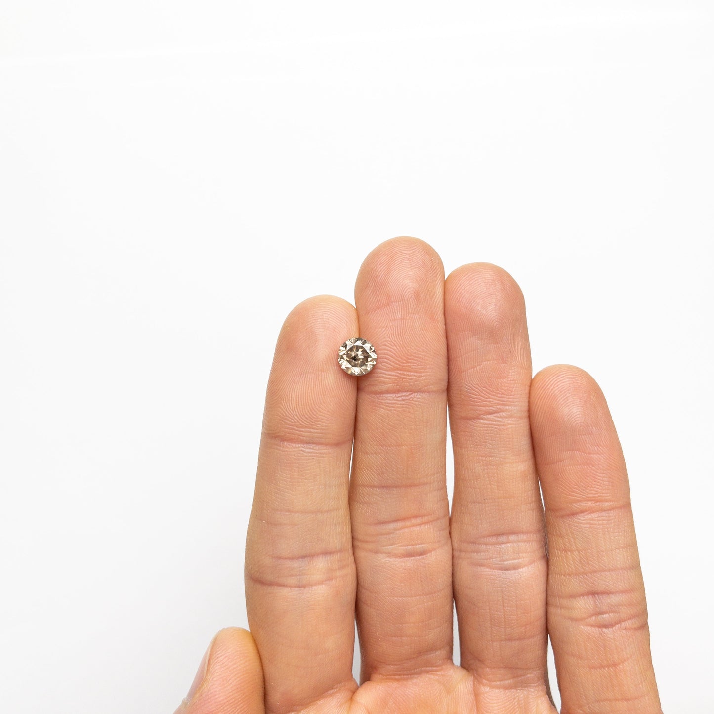 1.32ct 6.74x6.71x4.29mm ラウンド ブリリアント 20009-10