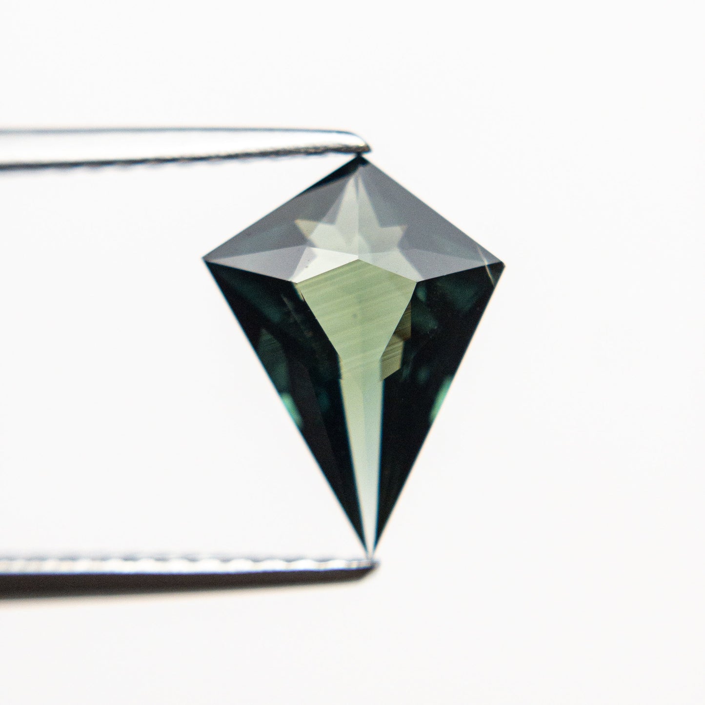 1.57ct 10.99x8.14x3.61mm カイト ブリリアント サファイア 20034-03
