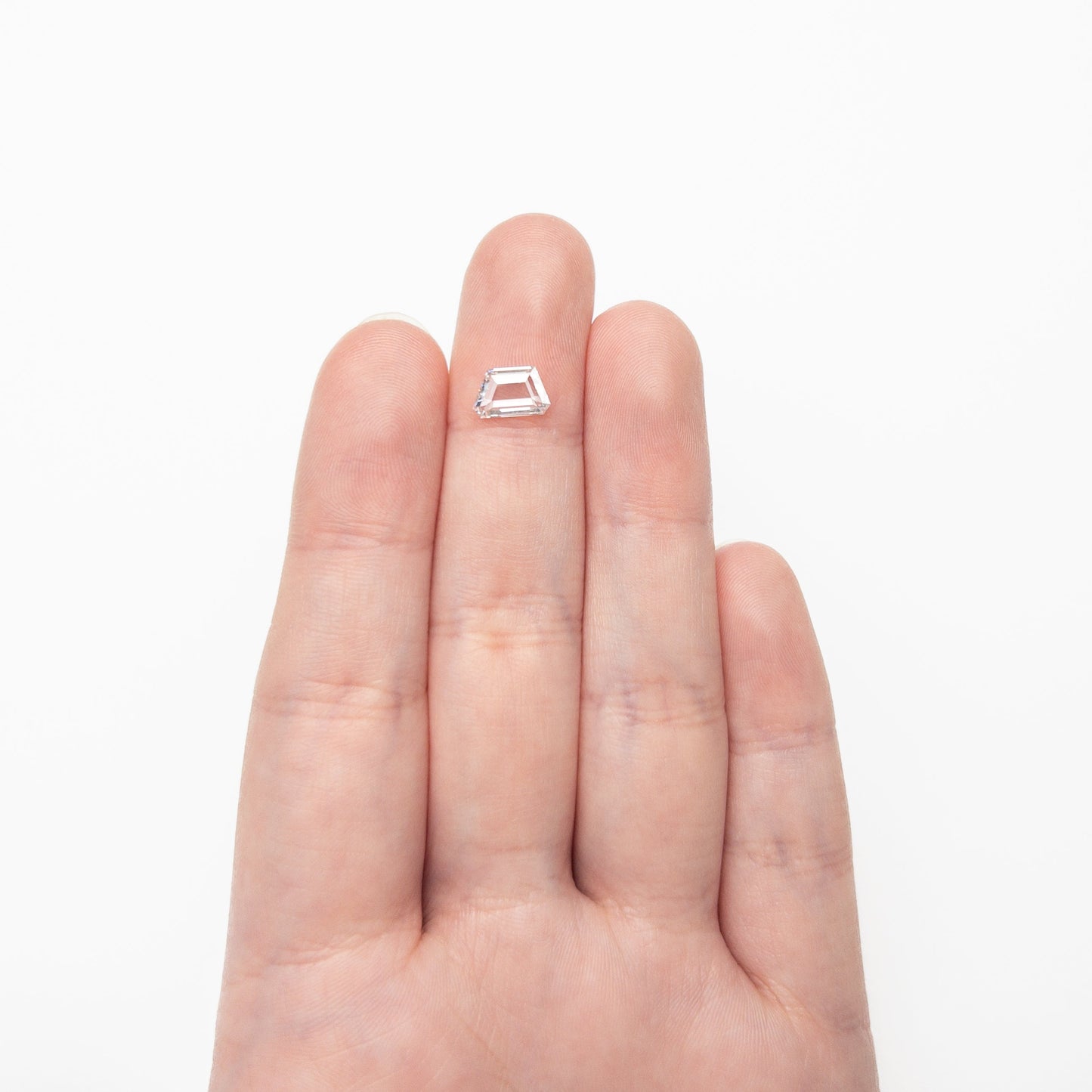 0.79ct 5.32x8.60x1.59mm SI2 D 幾何学的なポートレート カット 20745-04