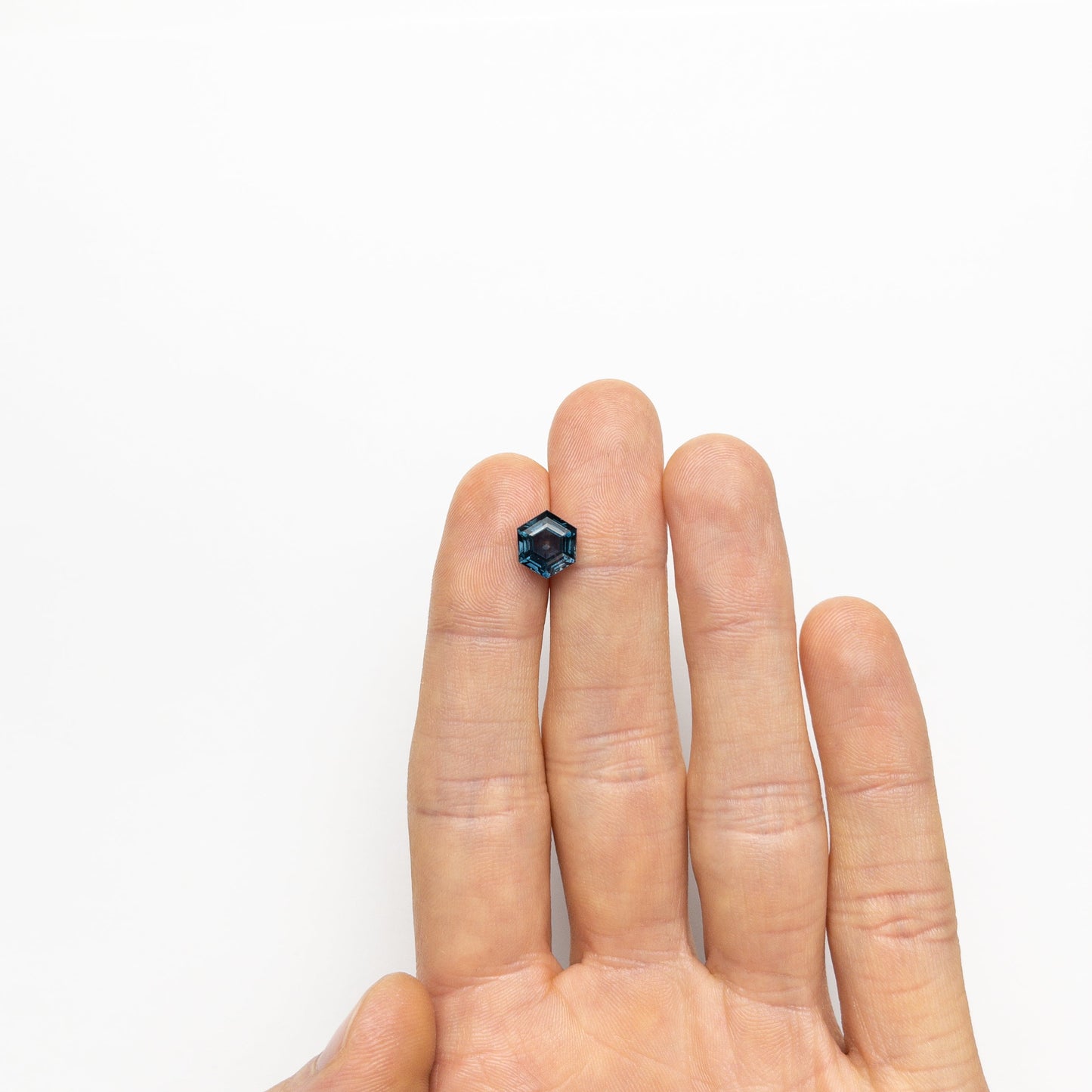 3.93ct 9.57x8.34x5.78mm ヘキサゴン ステップ カット サファイア 20984-01