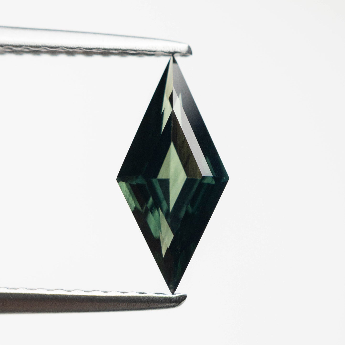 1.04ct 11.66x5.45x3.02mm ロゼンジ ステップ カット サファイア 22270-04