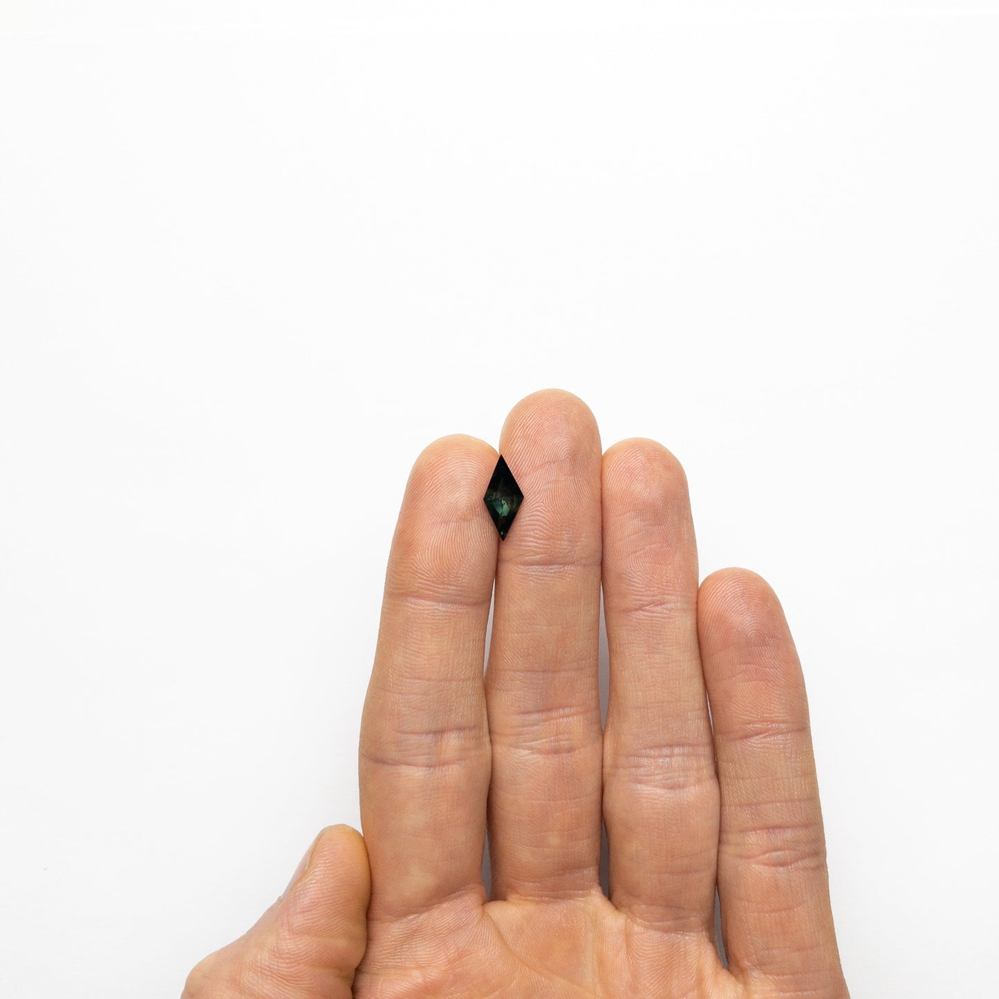 1.85ct 13.82x6.43x4.23mm ロゼンジ ステップ カット サファイア 22289-01