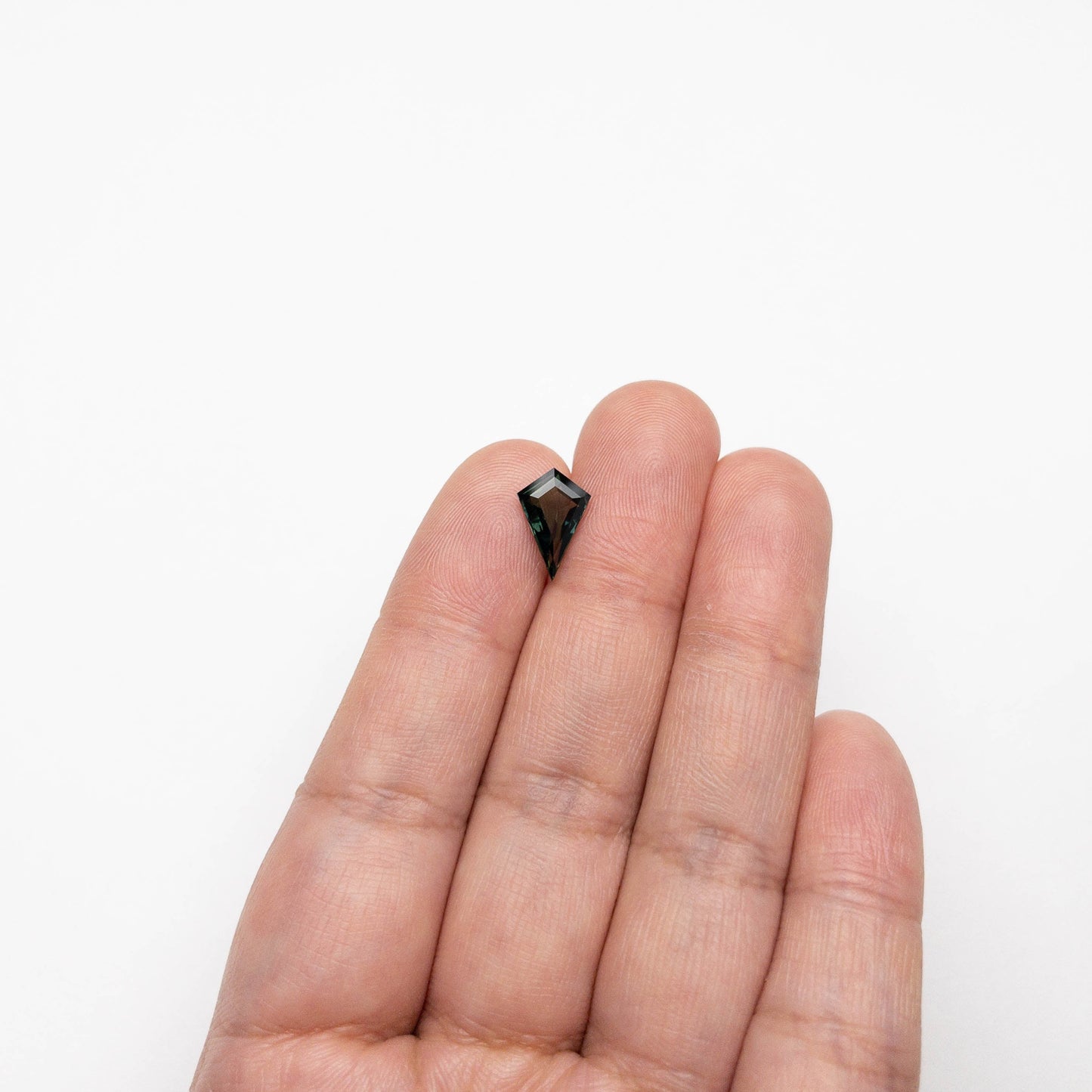 1.91ct 11.82x7.67x3.68mm カイト ステップ カット サファイア 22296-01