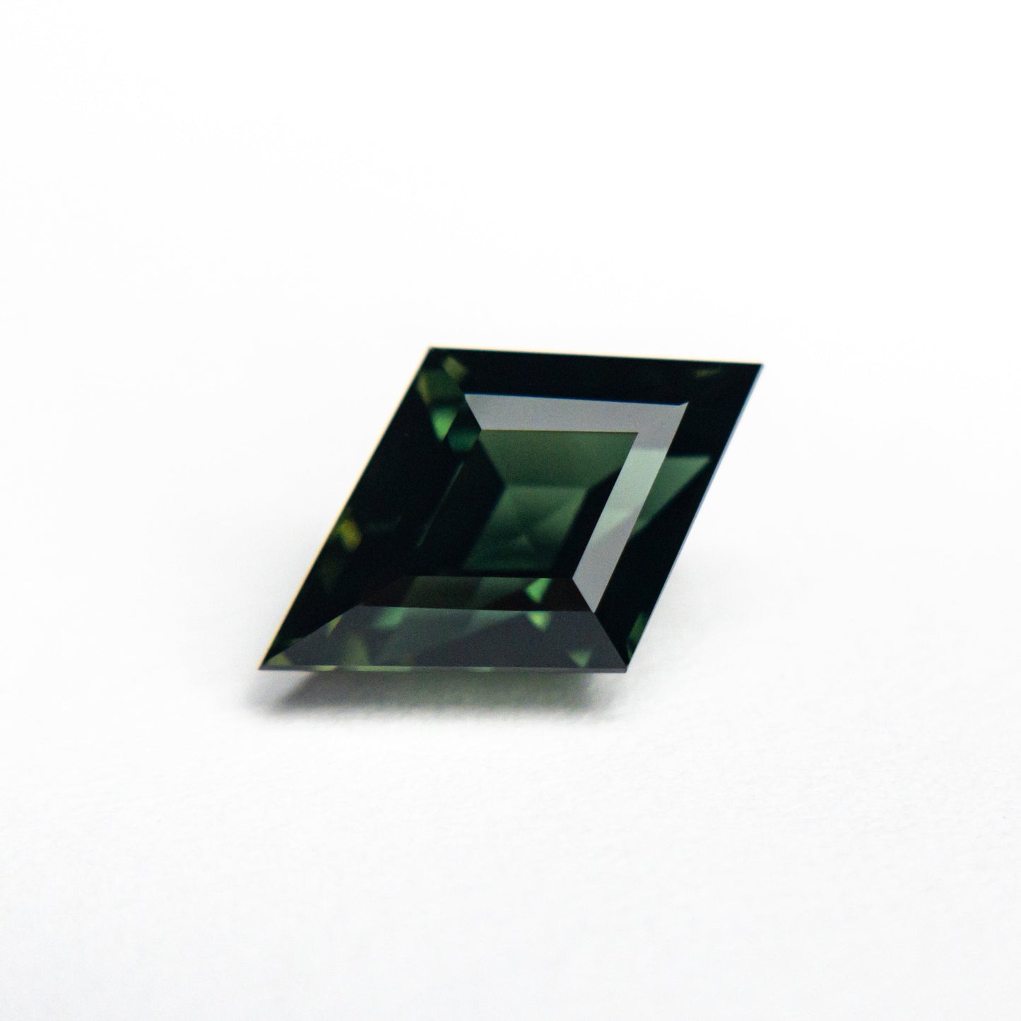 1.92ct 10.54x6.85x4.65mm ロゼンジ ステップ カット サファイア 22298-01