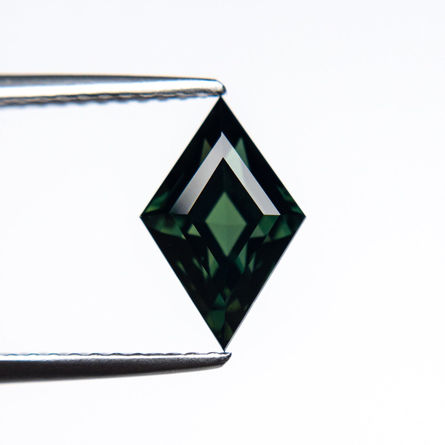 1.92ct 10.54x6.85x4.65mm ロゼンジ ステップ カット サファイア 22298-01