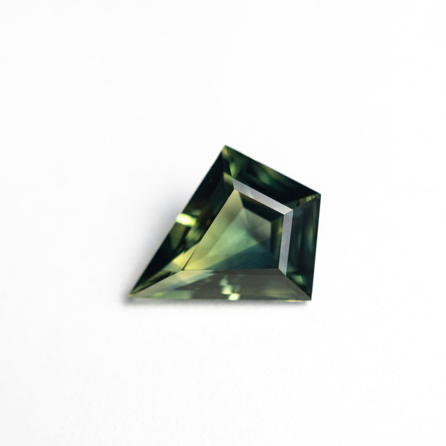 1.40ct 9.68x7.88x3.54mm カイトステップカットサファイア 22309-01