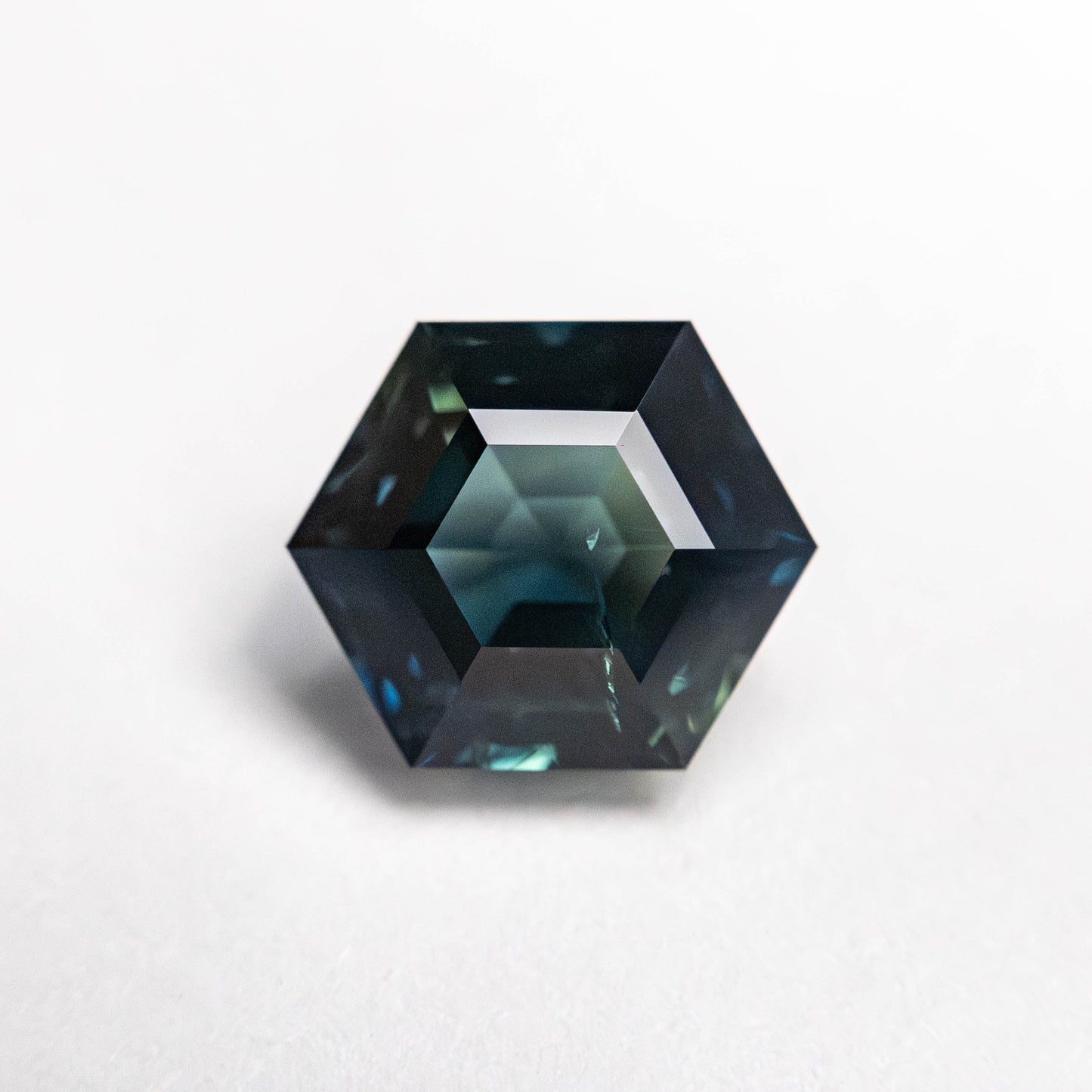 1.78ct 7.82x6.60x4.45mm ヘキサゴン ステップ カット サファイア 22314-06