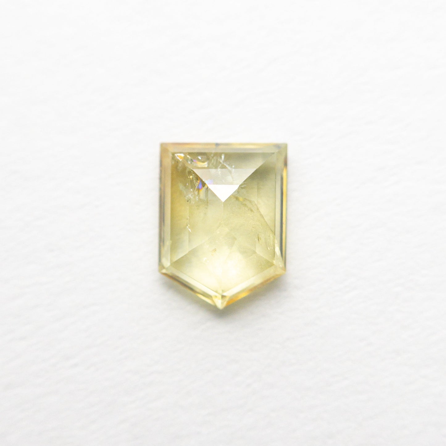 0.85ct 6.31x4.87x2.54mm シールド ローズカット サファイア 22434-115