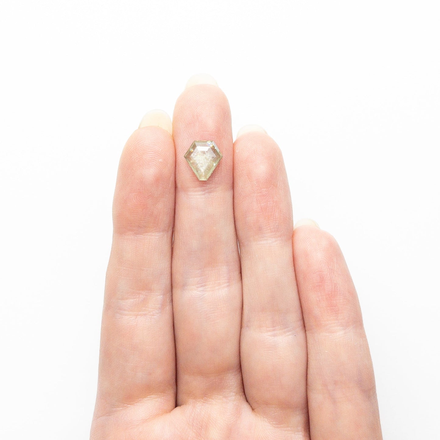 2.32カラット 8.72x8.66x3.24mm シールドポートレートカットサファイア 22434-131