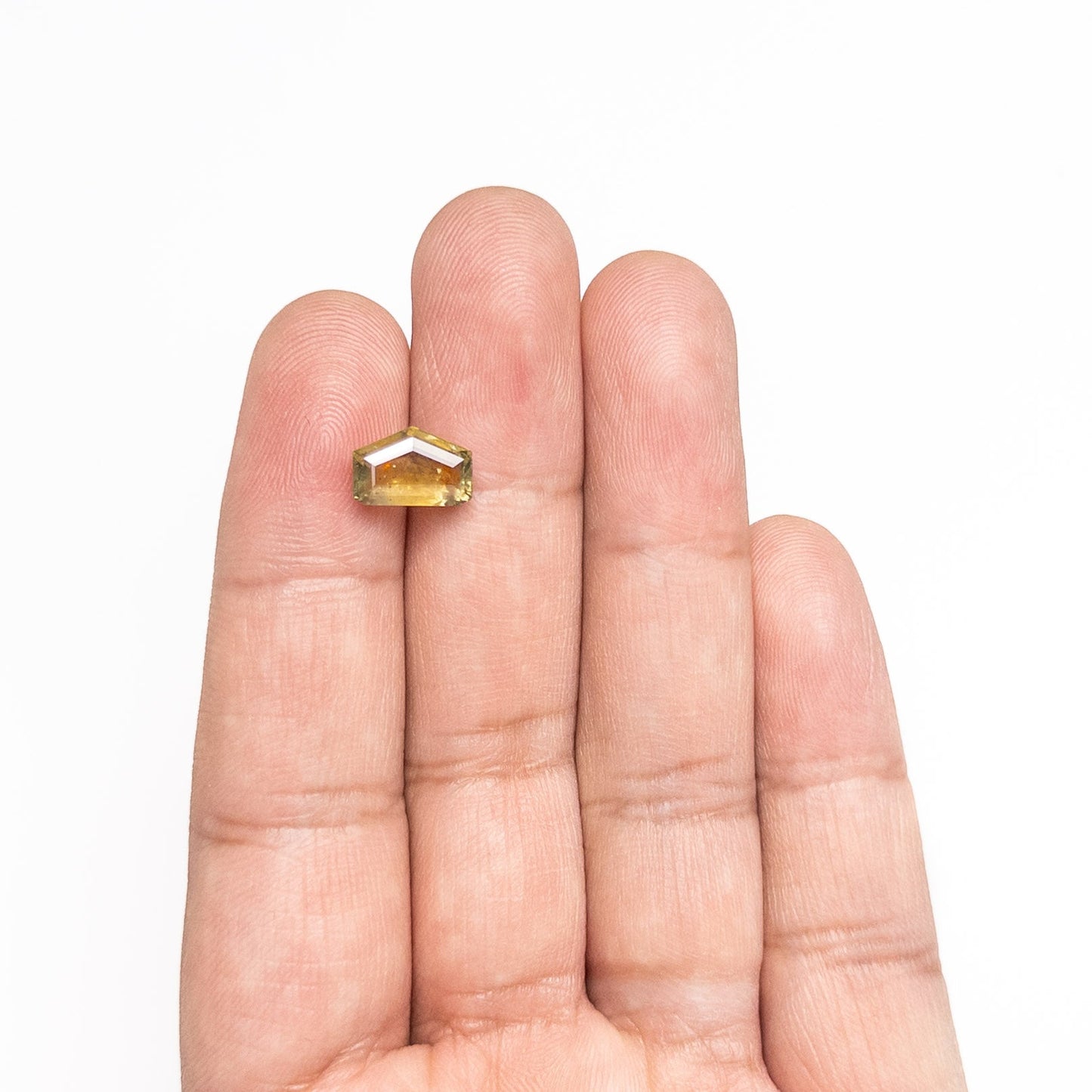 3.41カラット 6.90x10.49x4.05mm シールドポートレートカットサファイア 22434-143