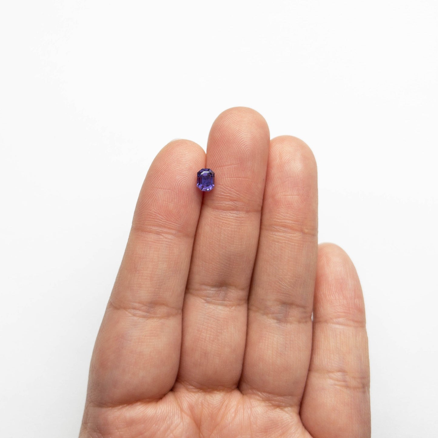 0.94ct 5.37x4.22x3.97mm カット コーナー レクタングル ステップ カット サファイア 23049-01