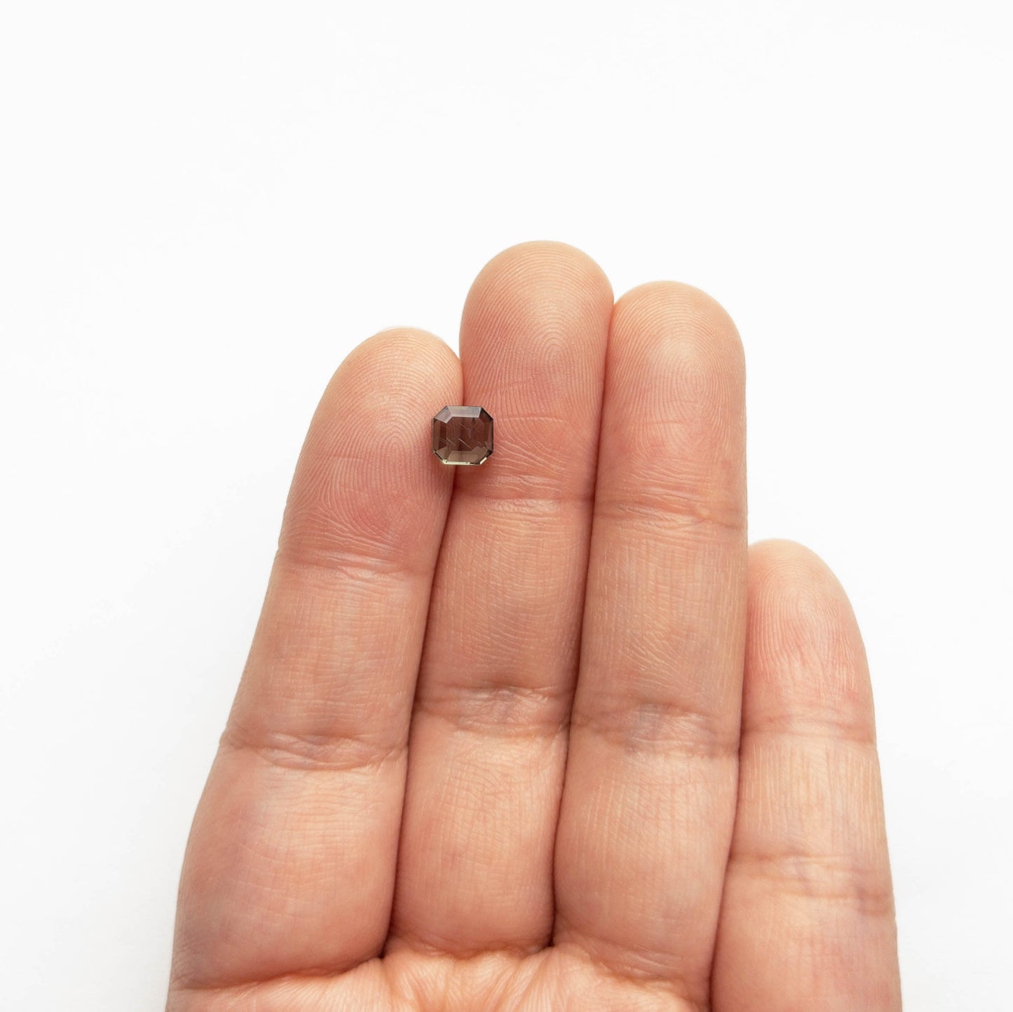 1.47ct 5.74x5.53x2.94mm カットコーナースクエアポートレートサファイア 23061-01