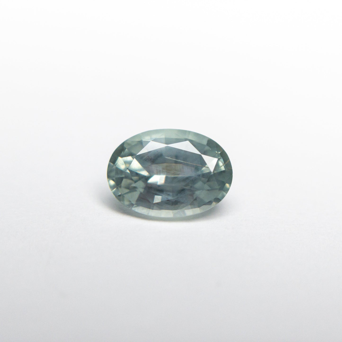 0.93ct 6.85x4.94x3.41mm オーバル ブリリアント サファイア 23426-31