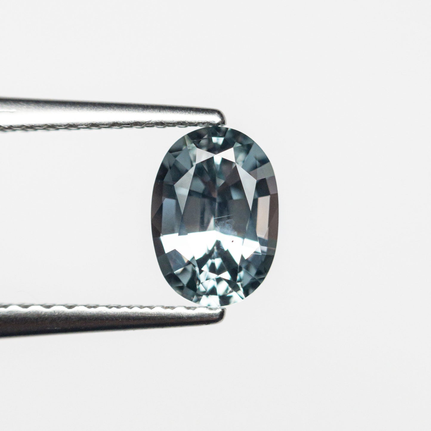 1.02ct 7.04x5.02x3.51mm オーバル ブリリアント サファイア 23447-37