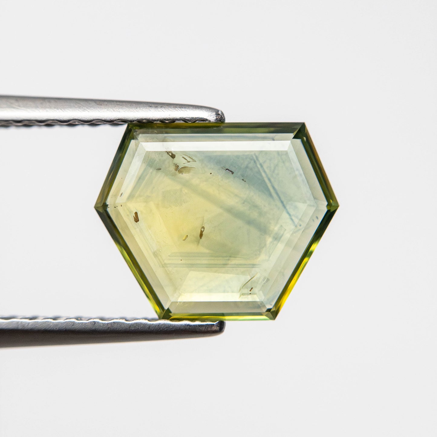 1.52ct 7.55x9.35x1.82mm シールド ポートレート カット サファイア 23474-40