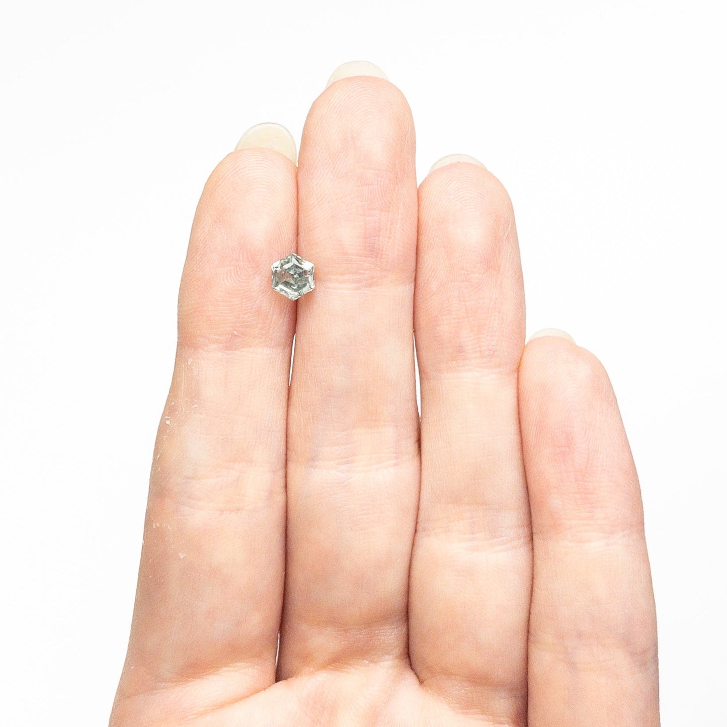 0.90カラット 5.64x4.82x4.01mm ヘキサゴンブリリアントサファイア 23671-03