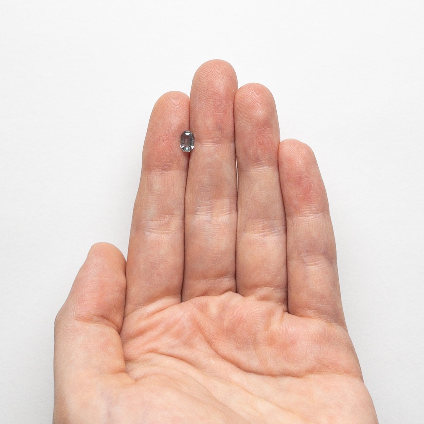 0.64ct 5.83x3.94x2.65mm カット コーナー レクタングル ステップ カット サファイア 23705-06