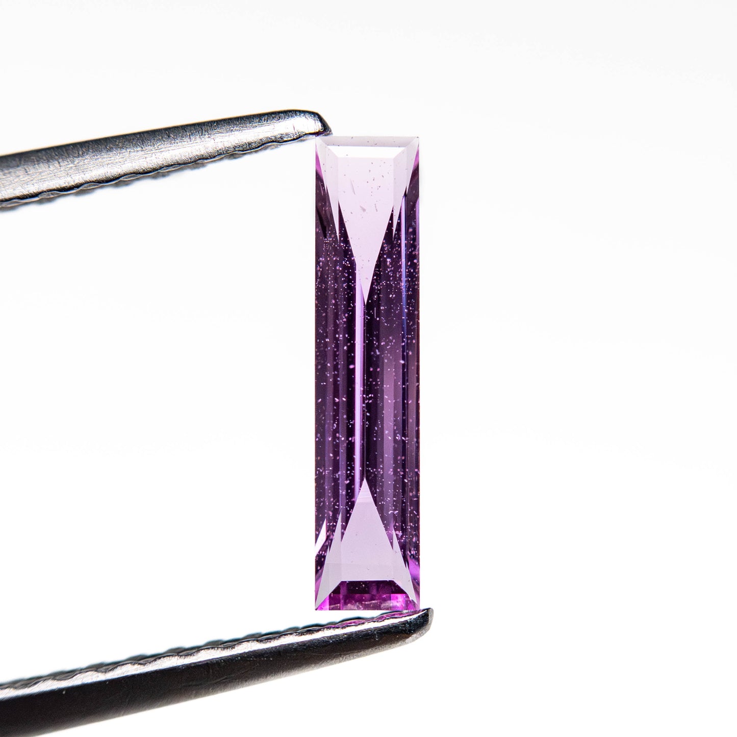 0.33ct 10.02x2.20x1.38mm バゲットステップカットサファイア 23769-01