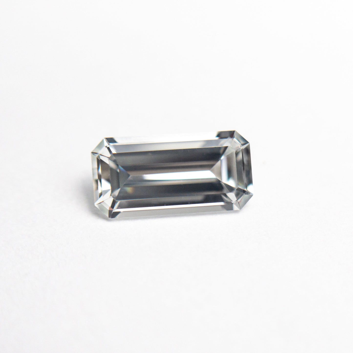 0.90ct 7.98x4.00x2.65mm カットコーナー レクタングル ステップカット サファイア 23773-03