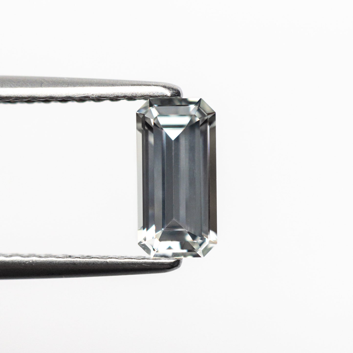 0.90ct 7.98x4.00x2.65mm カットコーナー レクタングル ステップカット サファイア 23773-03