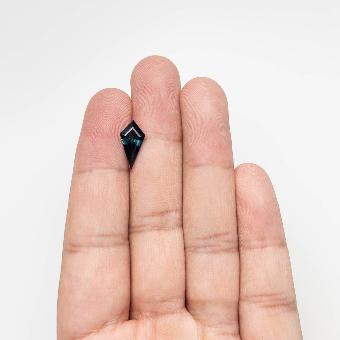 2.55ct 14.81x7.47x4.31mm カイト ステップ カット サファイア 23815-02