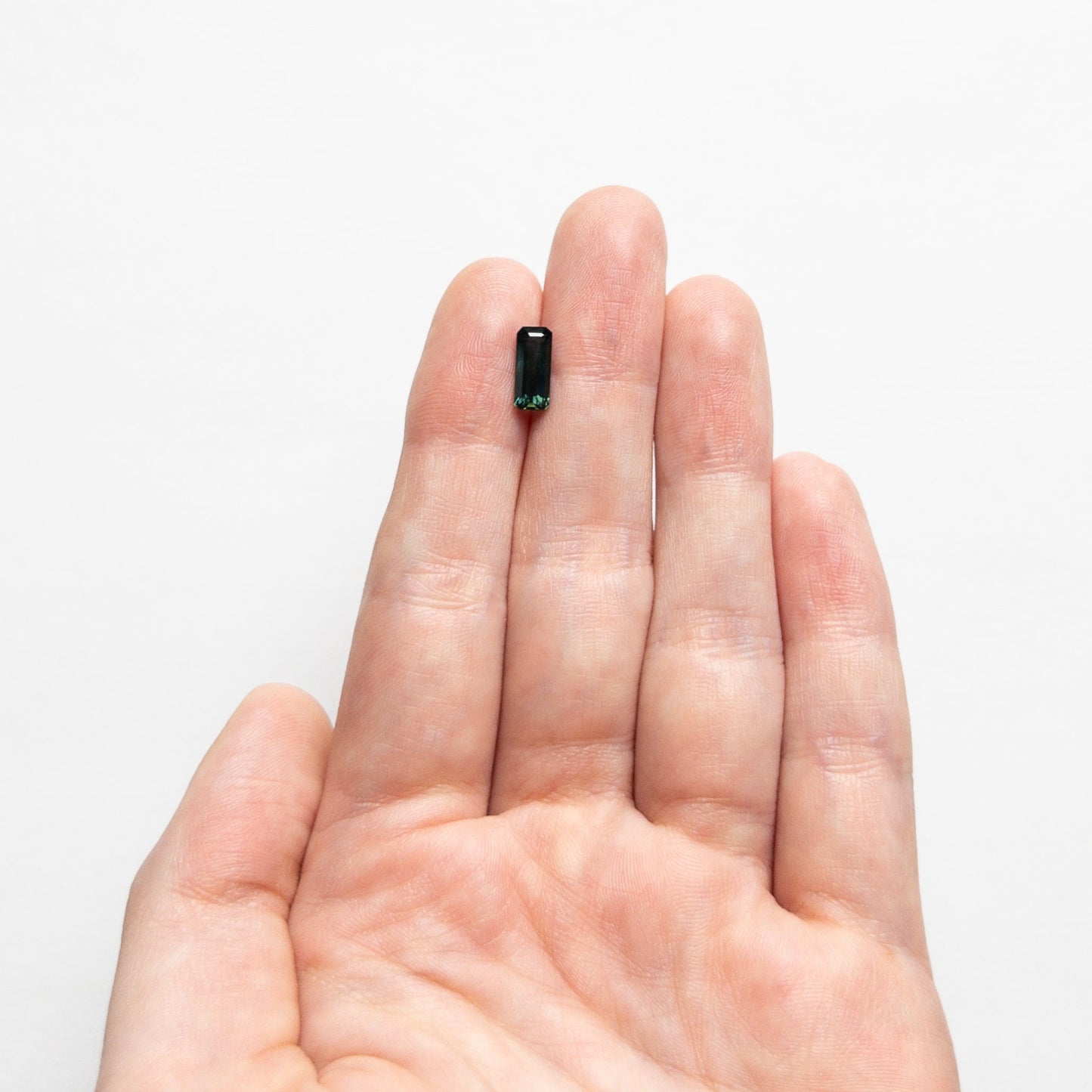1.58ct 9.43x3.98x3.38mm カット コーナー レクタングル ステップ カット サファイア 23816-01