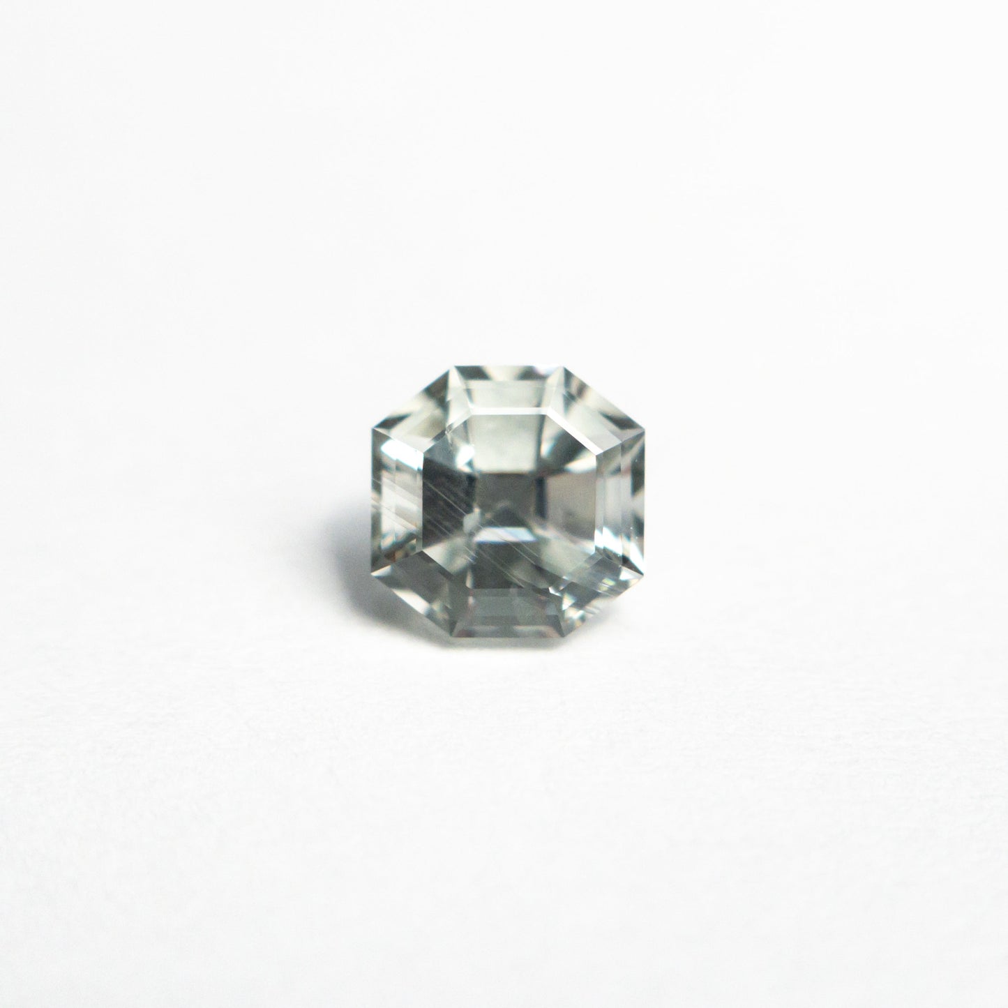 0.83ct 5.02x4.98x4.08mm カットコーナー スクエアステップカット サファイア 23903-08