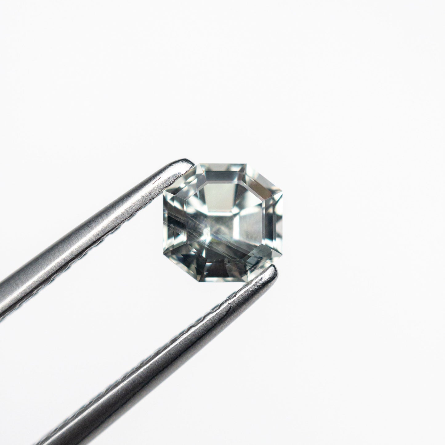 0.83ct 5.02x4.98x4.08mm カットコーナー スクエアステップカット サファイア 23903-08