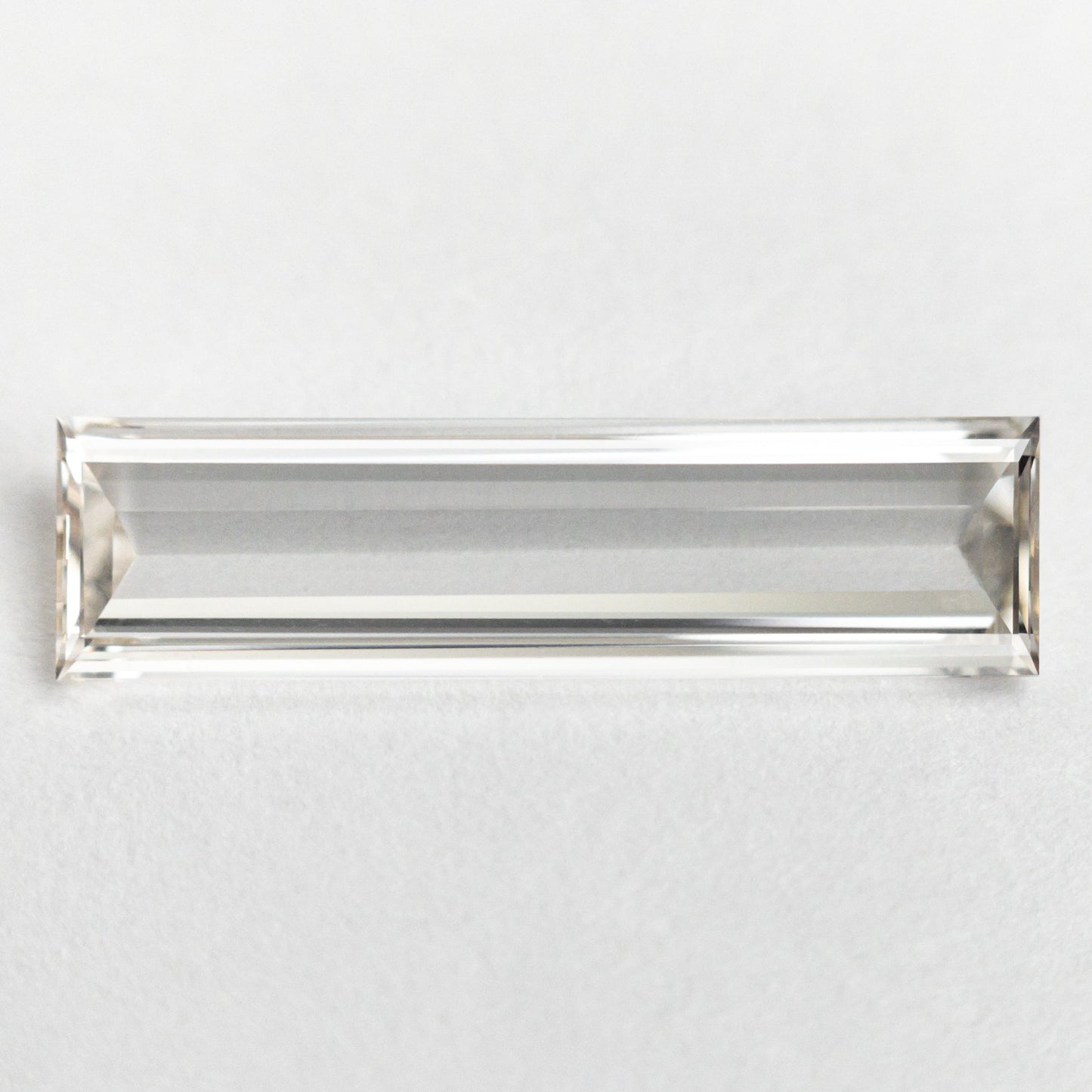 1.10ct 15.57x4.14x1.48mm GIA VS1 J バゲット ステップカット 24305-01