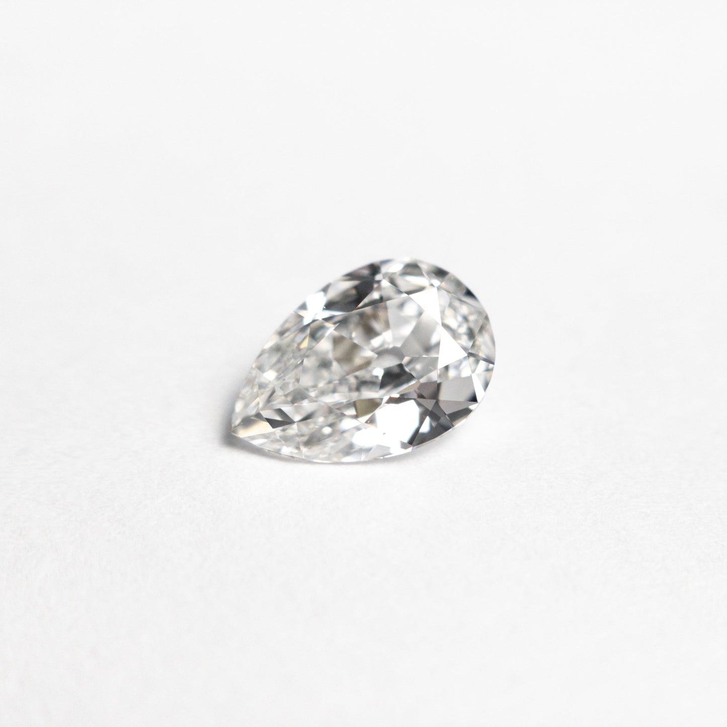 0.71ct 7.35x5.03x2.77mm GIA VVS1 F ペア ブリリアント 24447-01