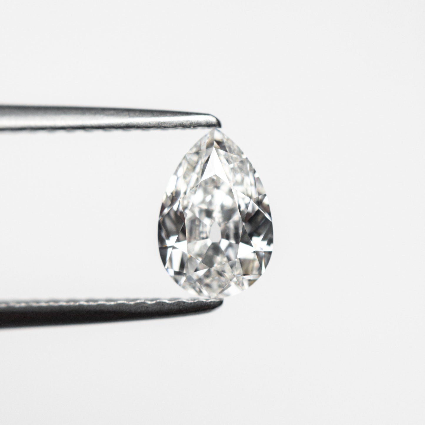 0.71ct 7.35x5.03x2.77mm GIA VVS1 F ペア ブリリアント 24447-01