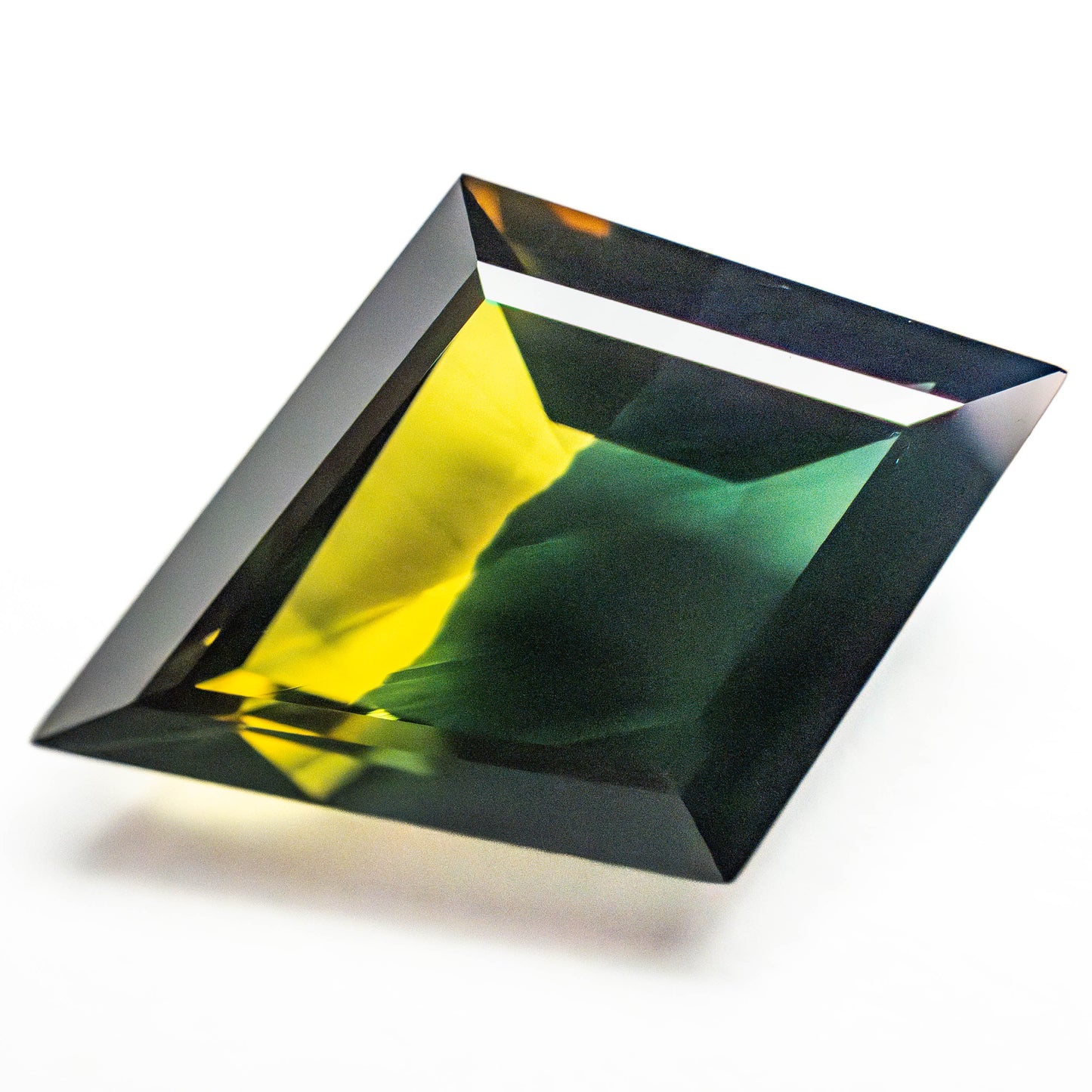 5.39ct 17.12x11.81x4.78mm カイトステップカットサファイア 25063-01